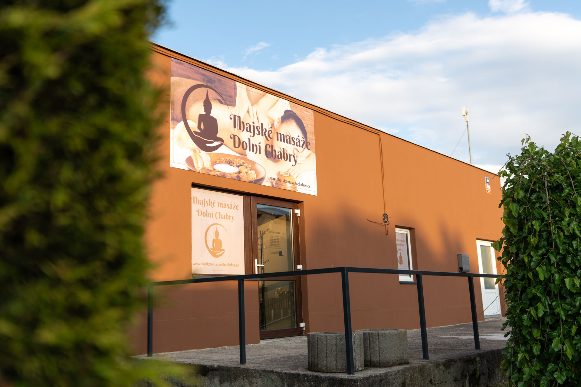 Exteriér salonu Thajské masáže Chabry v Dolních Chabrech